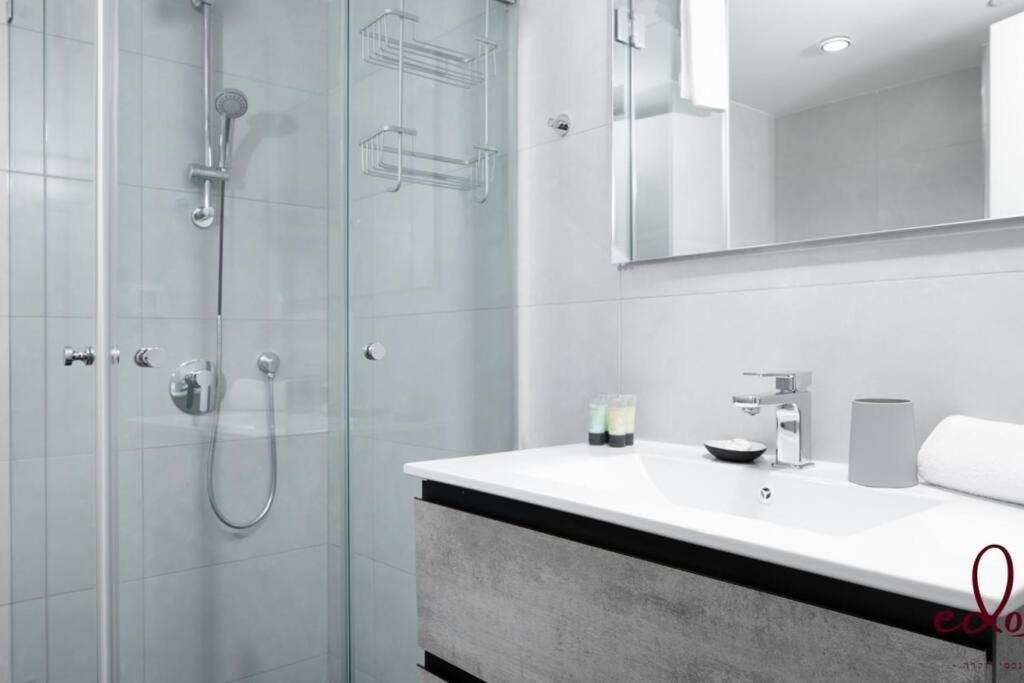 Apartment דירת סטודיו מעוצבת 50 מטר מהים - By Edom