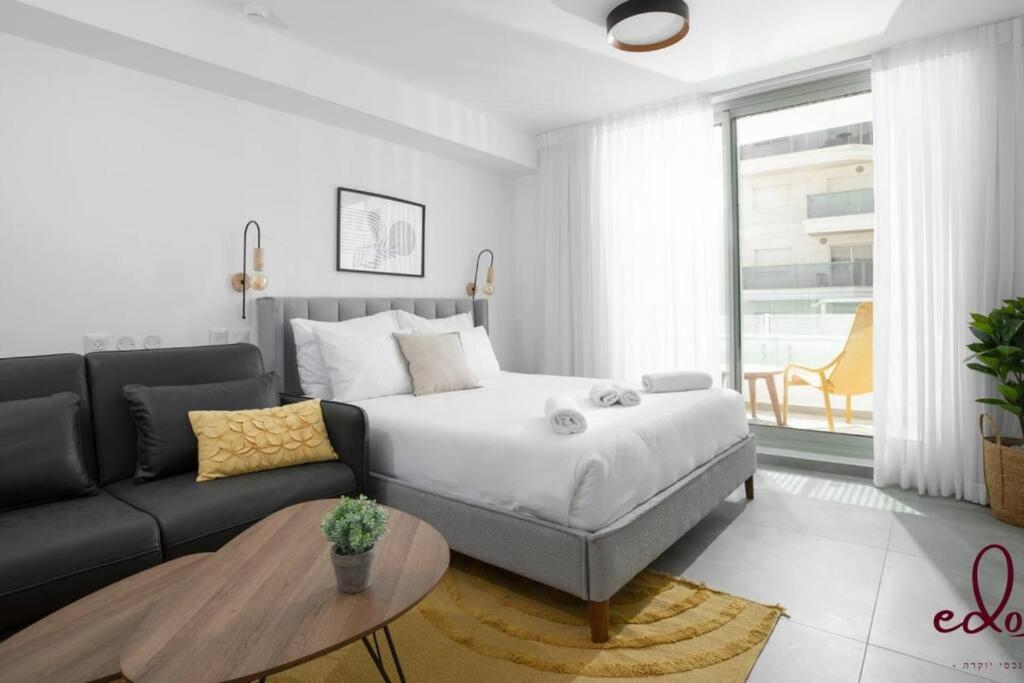 דירת סטודיו מעוצבת 50 מטר מהים - By Edom Apartment *