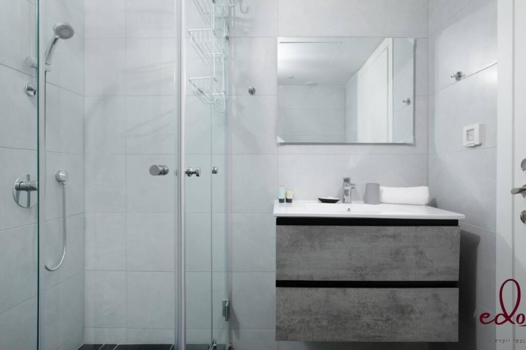 Apartment דירת סטודיו מעוצבת 50 מטר מהים - By Edom